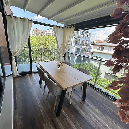 Prime Location! Outdoor Dining! 瓦爾納